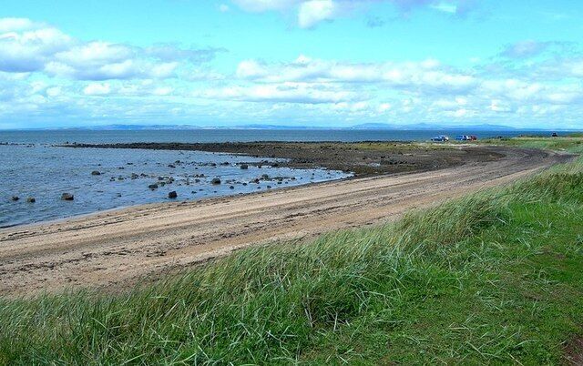 Longniddry Bents The shoreline of Gosford Bay, viewed from the car park at Longniddry Bents, looking towards Ferny Ness.