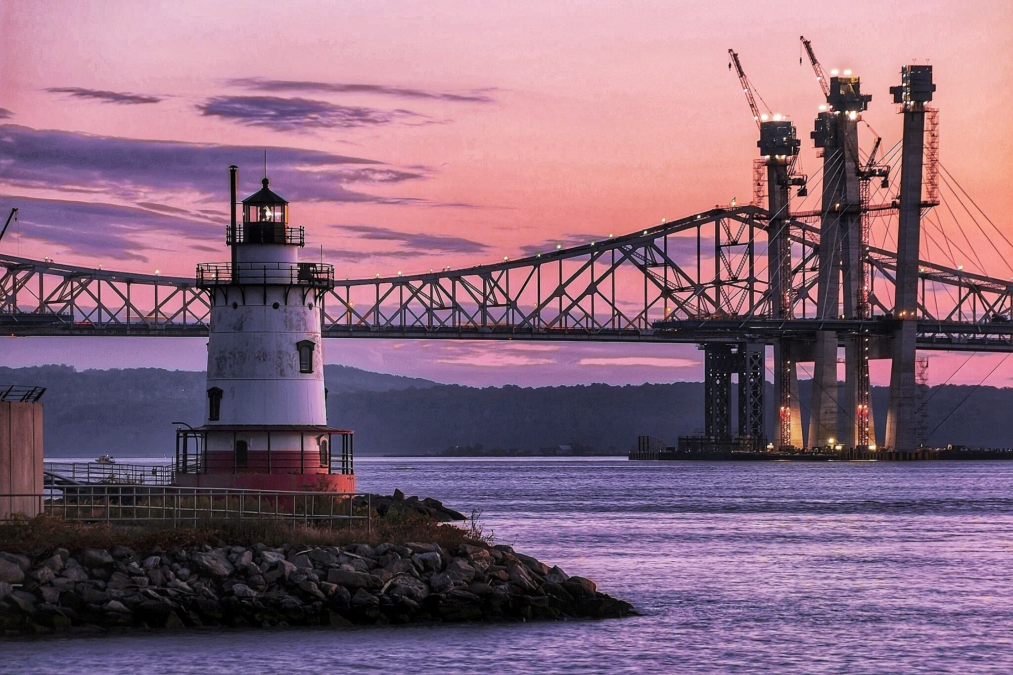 Tarrytown Light, also known as Kingsland Point Light and Sleepy Hollow Light, is a sparkplug lighthouse on the east side of the Hudson River in Sleepy Hollow, New York. It's a conical steel structure that was erected in the 1880s. In 1979 it was listed on the National Register of Historic Places. 
Today, the lighthouse is considered to be obsolete and it's part of a county park. Tours are available at select times.