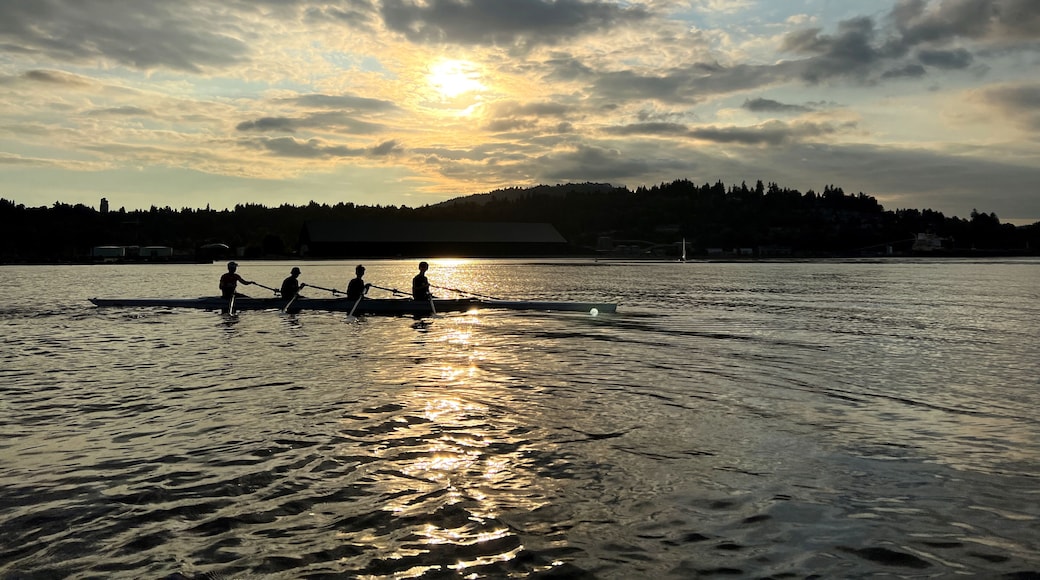 Old Mill Boathouse rowing sailing paddling center city of port moody Esplanade Ave Rocky Point Park Recreational Pier A rowing lesson on the water Teenagers are engaged in sports club 09.2022 Canada