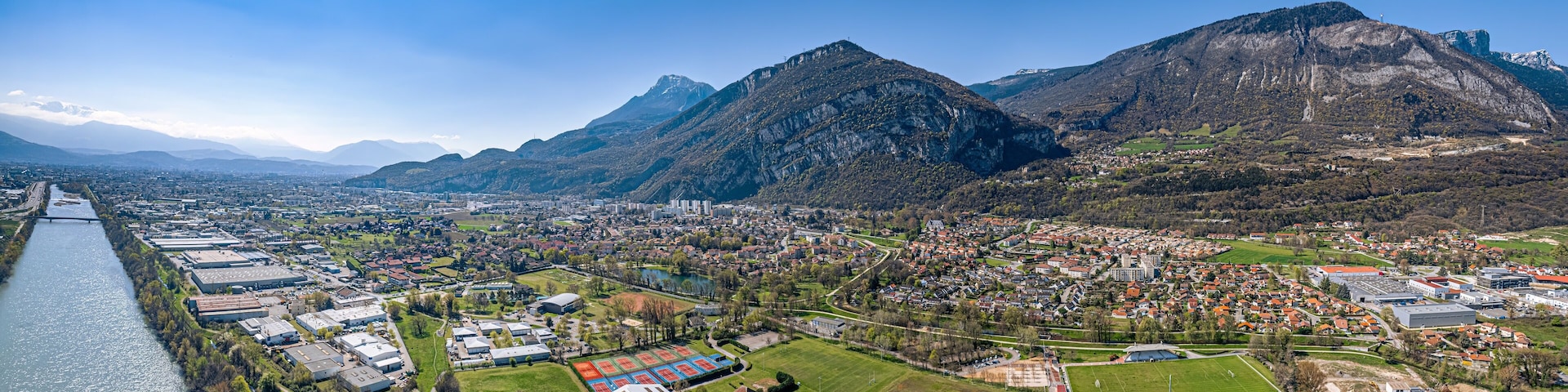 Sassenage vue de drone, Isère, Auvergne-Rhône-Alpes, France