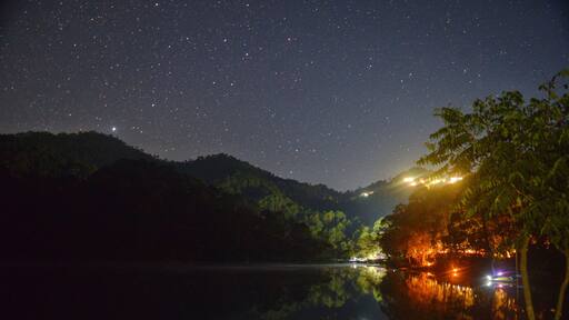 The take and its refference at night
Stars and trees.