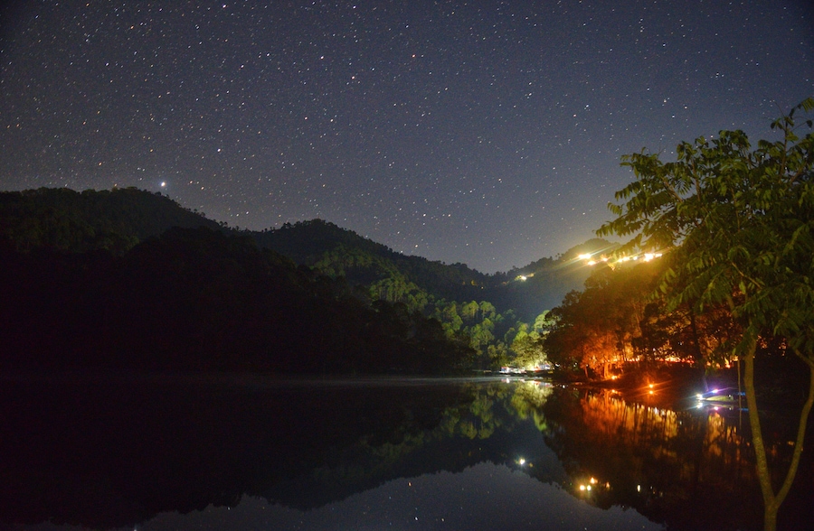 The take and its refference at night
Stars and trees.