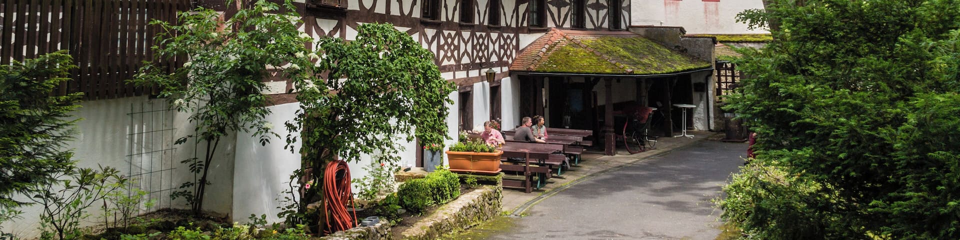 This is a photograph of an architectural monument. It is on the list of cultural monuments of Bayern, no. D-4-74-121-64