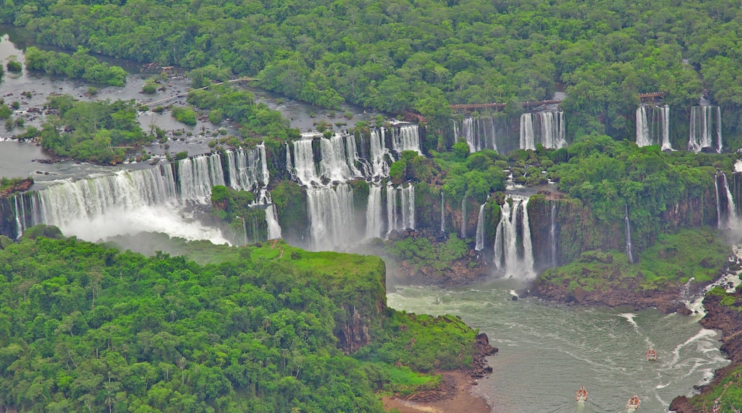 Mesopotamia mostrando una cascada, un río o arroyo y kayak o canoa