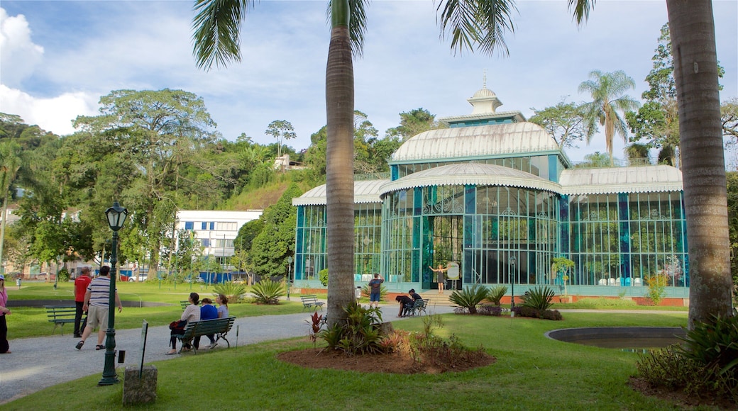 Palacio de Cristal featuring puisto