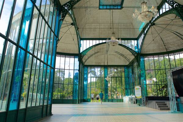 Palacio de Cristal mettant en vedette vues intérieures et architecture moderne