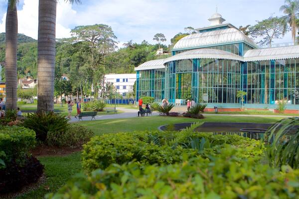 Palacio de Cristal montrant jardin