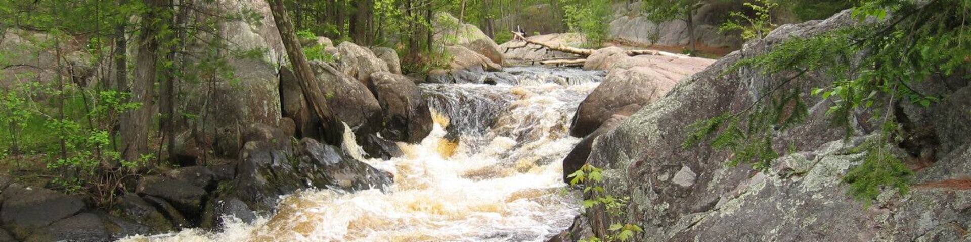 The Menominee river flows along the Menominee Iron Range in Upper Michigan and northeastern Wisconsin, and the impact of these minerals is quite obvious at Dave's Falls, a great set of waterfalls right off of Highway 141 just north of Green Bay. It's a great little hike, but be sure to pack your bug spray, as the mosquitoes are abundant!