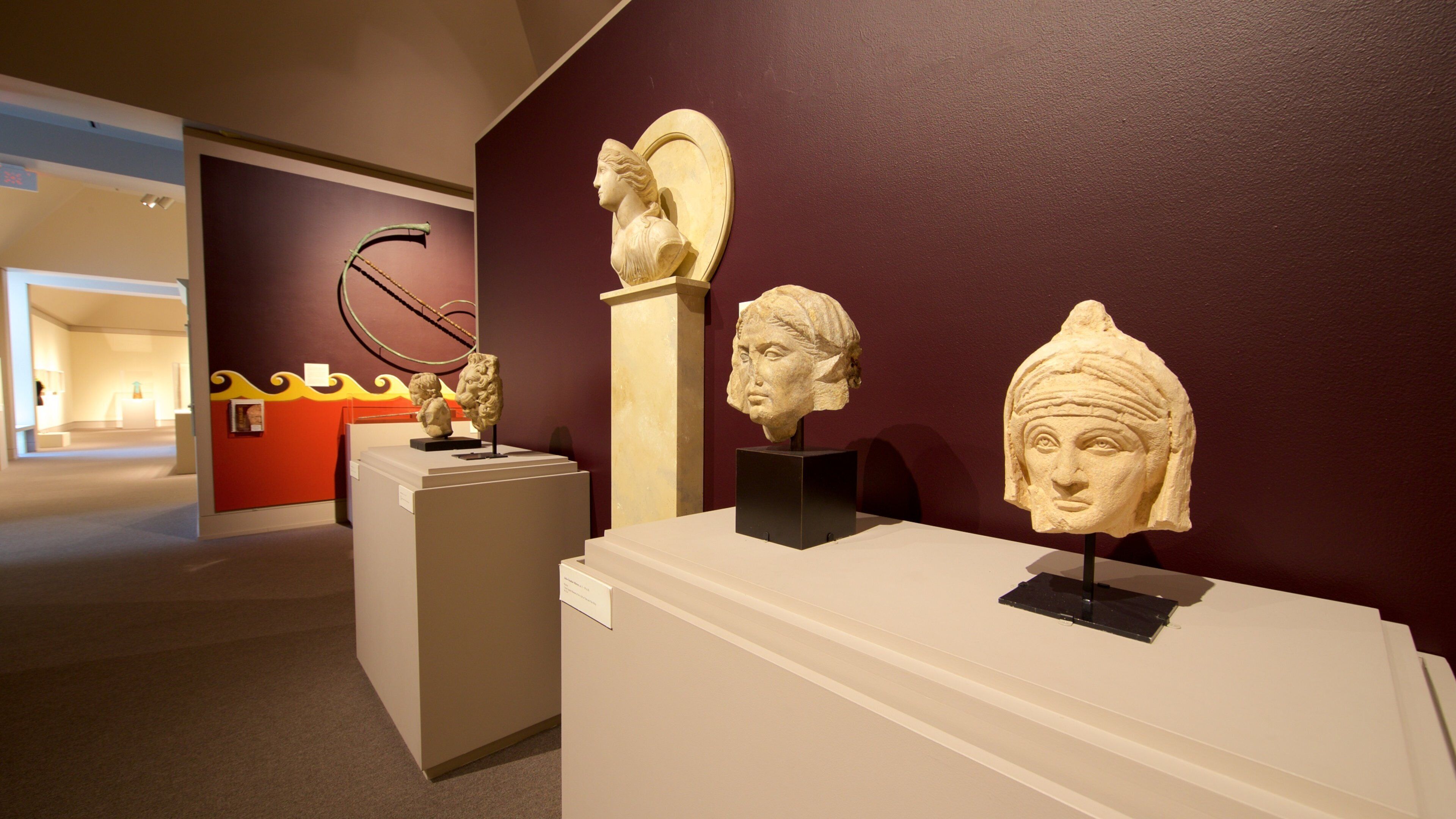 シーダー ラピッズ美術館 どの含み 屋内の眺め と アート