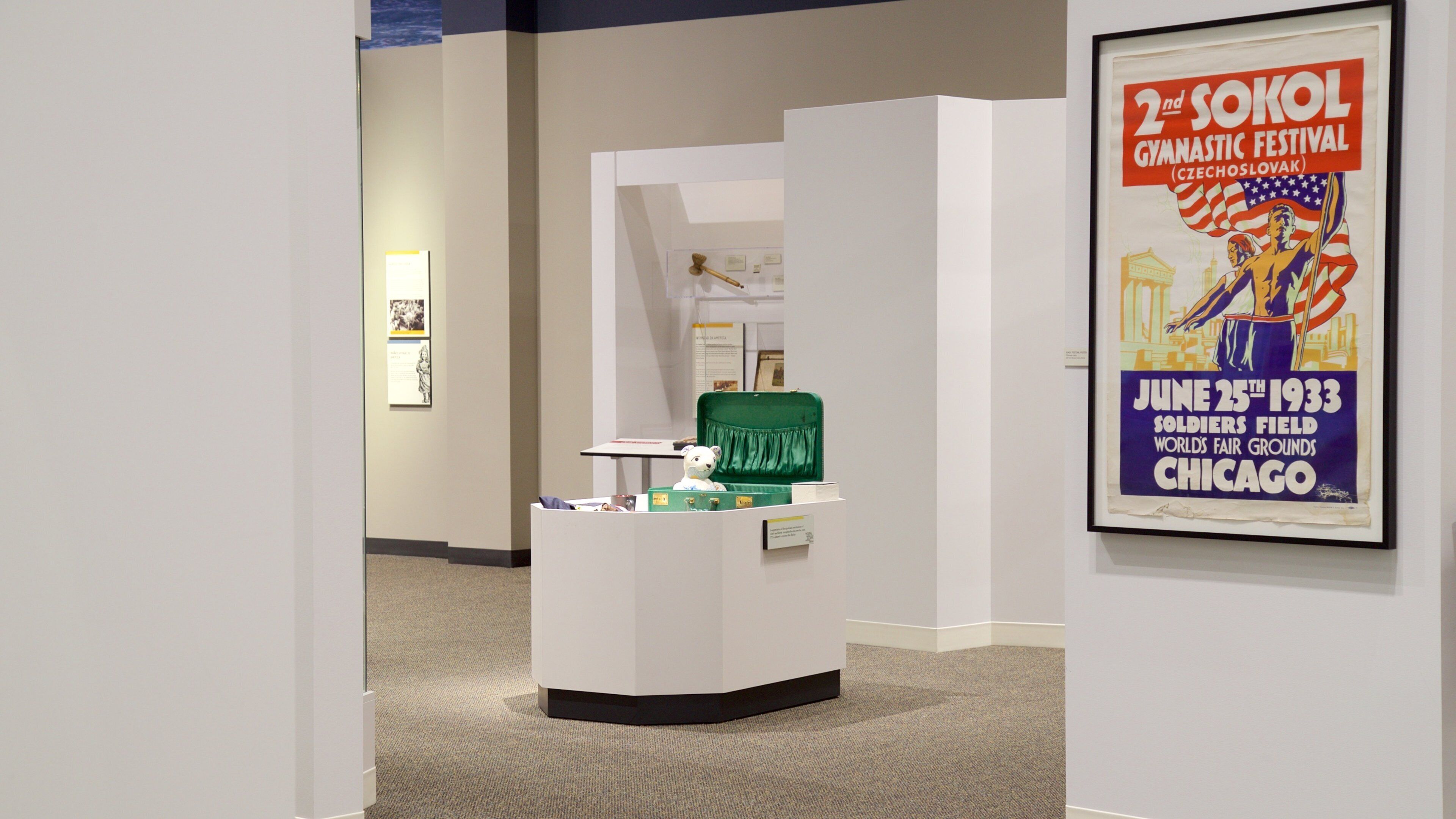 National Czech and Slovak Museum and Library que inclui vistas internas e elementos de patrimônio