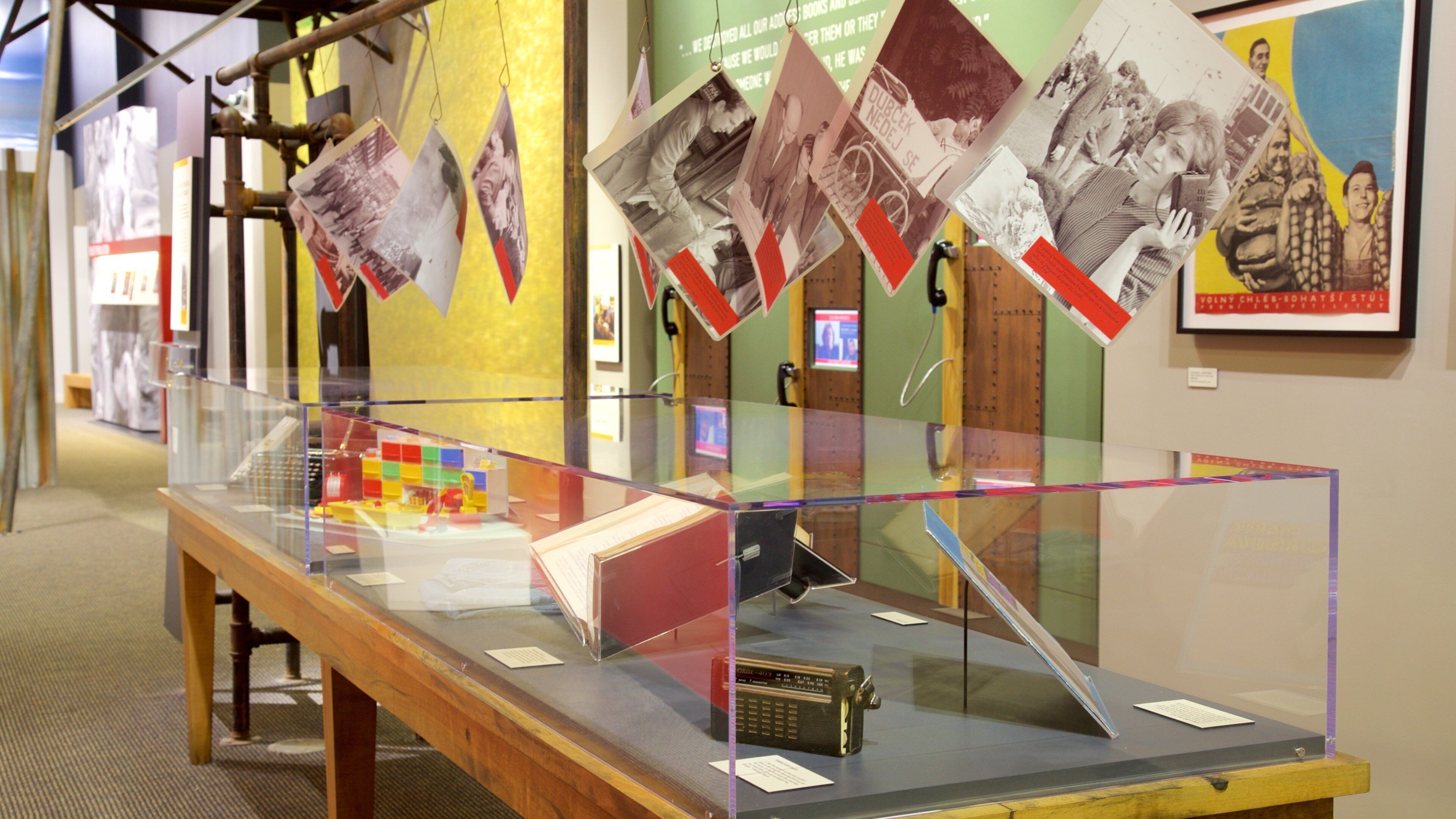 Museo y Biblioteca Nacional de República Checa y Eslovaquia mostrando elementos patrimoniales y vista interna