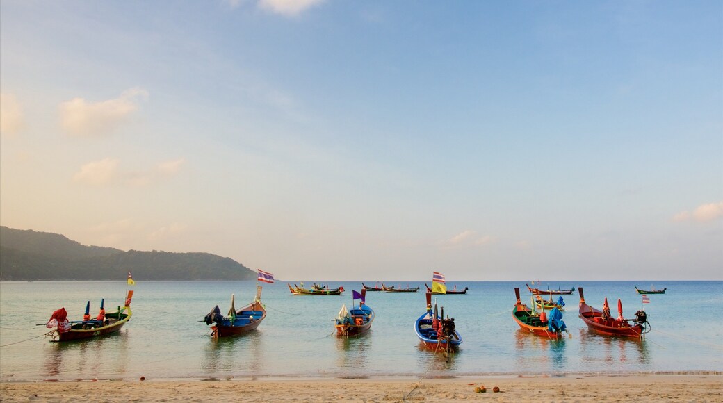 Kata-stranden som viser solnedgang, bukt eller havn og sandstrand