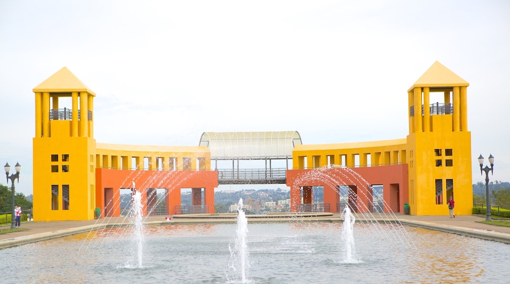 Tangua Park som viser moderne arkitektur, fjell og dam
