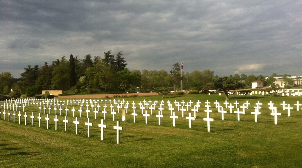 Vue du carré D à la nécropole nationale de la Doua, à Villeurbanne.