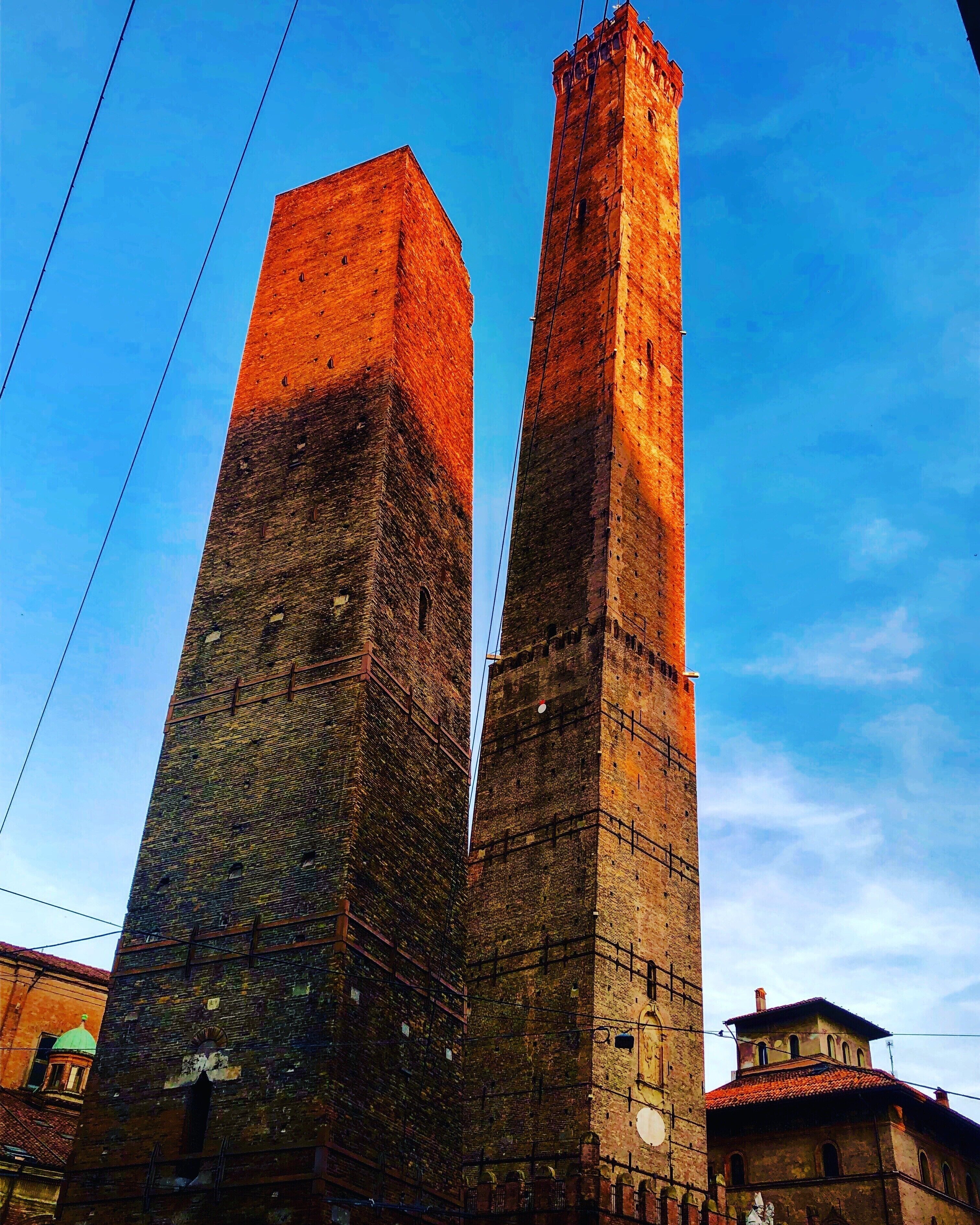 Two towers on fire 🔥 
#trovember
#sunset
#bologna
#architecture
#italy