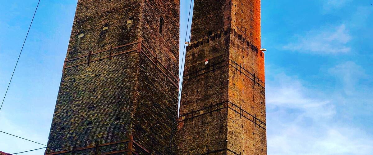 Two towers on fire 🔥
#trovember
#sunset
#bologna
#architecture
#italy