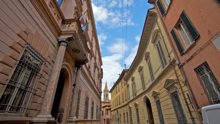 Bologna which includes a house, a city and heritage architecture