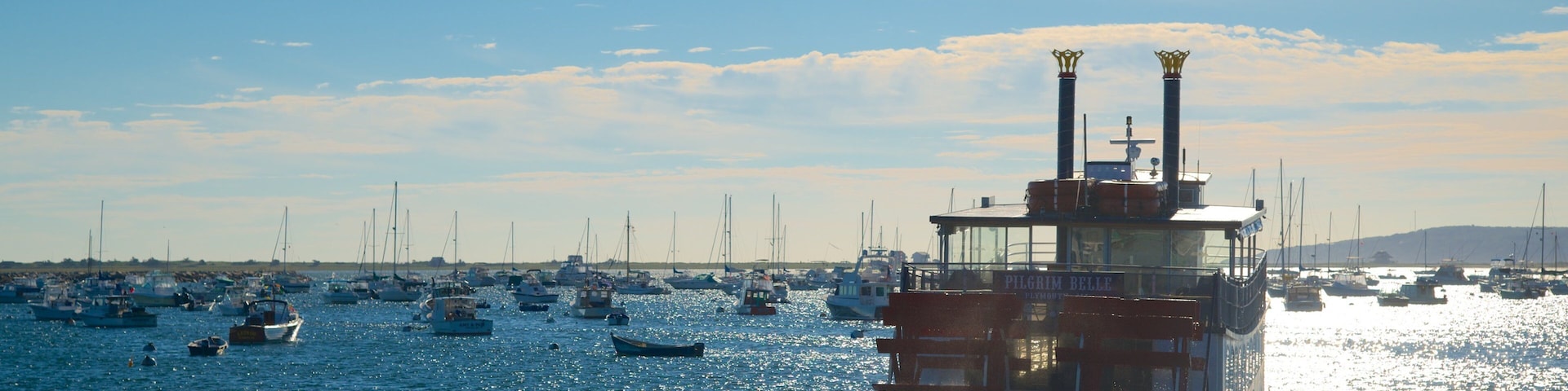 Plymouth Harbor caracterizando canoagem