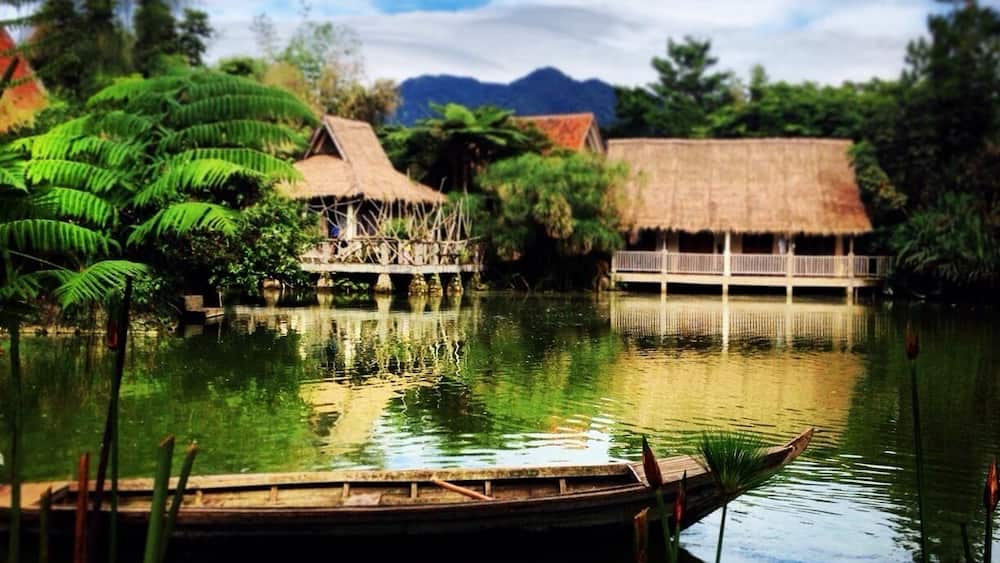 Set on the slopes of Bandung's lush green,
Sapulidi Cafe & Resort is truly one with nature.
Perfect tranquility with modern convenience,
the heart of nature's escape in fashionable luxury,
only 20 minutes from the hub of the city.
Sapulidi Cafe & Resort offers you
the incomparable beauty of Bandung mountainous nature
combined with traditional javanese ambience
and international / oriental cuisine.
Escape the strenuous, routine of everyday hustle.
Embrace the early morning sun.
Savor the dew and the scent of fresh grass on your doorstep.