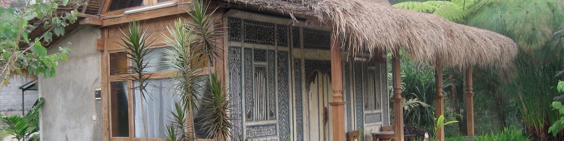 These cute little bungalows are modern but display aspects from traditional Javanese house-making and crafts. #Architecture