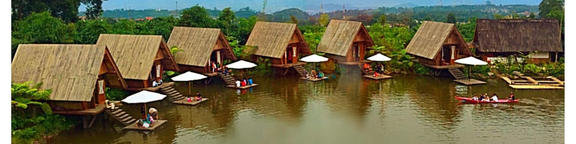 Located in the north of Bandung, the Dusun Bambu Family Leisure Park is a new favorite tourism destination, with an interesting array of restaurants and outdoor play areas for the whole family.