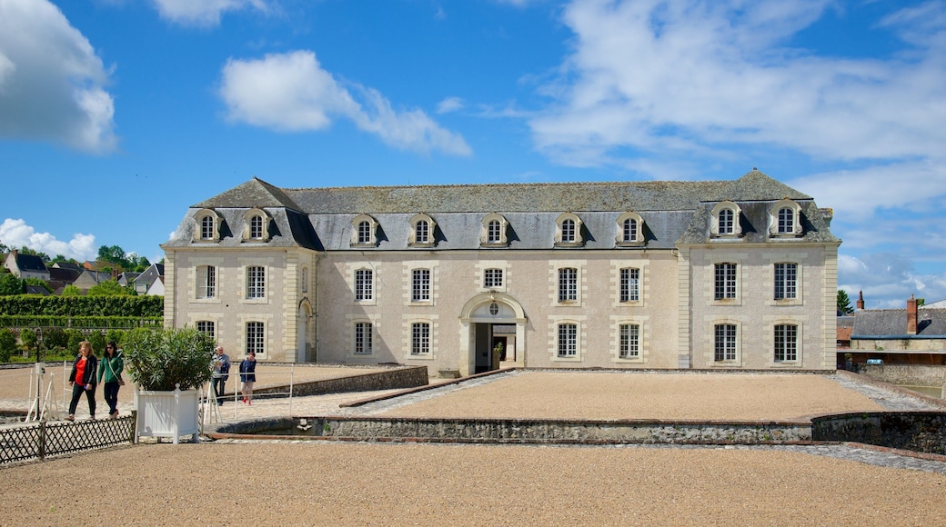 Chateaux de la Loire which includes heritage architecture