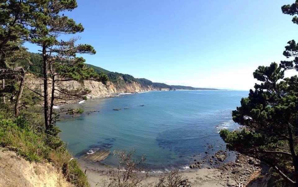 View from the midpoint of the hike to the cove #endlesssummer #clearwaters