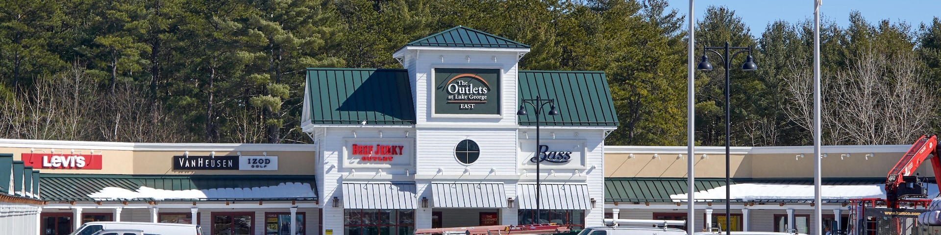PRA9XM LAKE GEORGE, USA - APRIL 29, 2018: The factory outlets plaza at Lake Georgia, NY