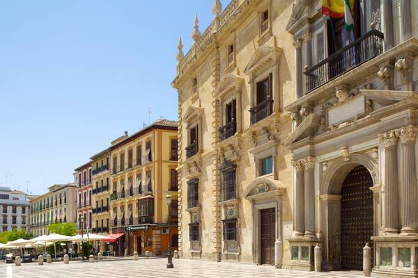 Plaza Nueva featuring an administrative building, a square or plaza and a city