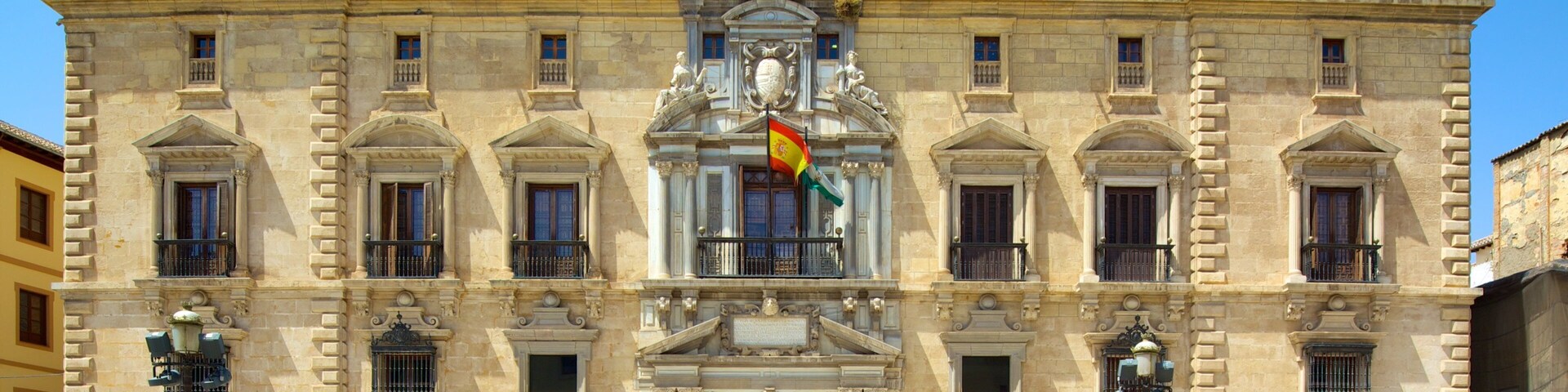 Plaza Nueva which includes heritage architecture, a square or plaza and an administrative buidling