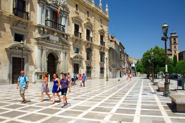 Plaza Nueva mit einem Verwaltungsgebäude, Stadt und Platz oder Plaza