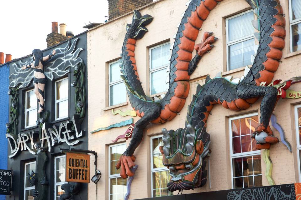 A building with a dragon mural and a sign for 'Oriental Buffet'.