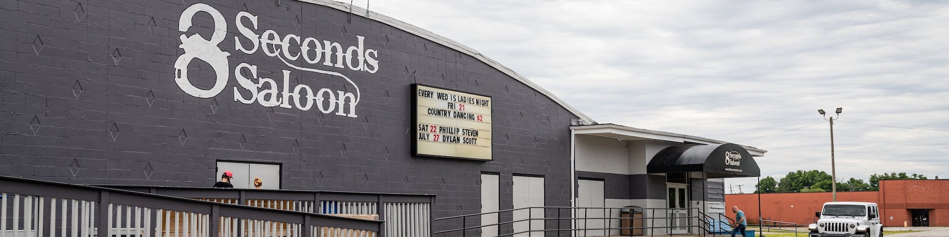 8 Seconds Saloon showing signage