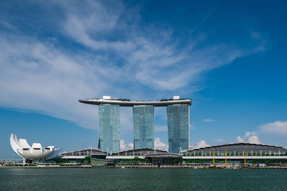 L’hôtel Marina Bay Sands et le musée ArtScience à Singapour.