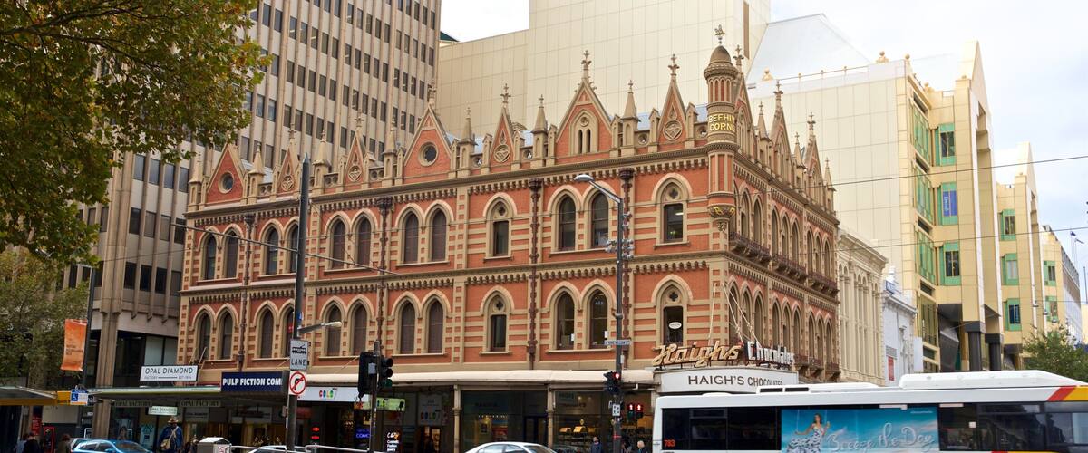 Beehive Corner Building which includes heritage architecture and a city