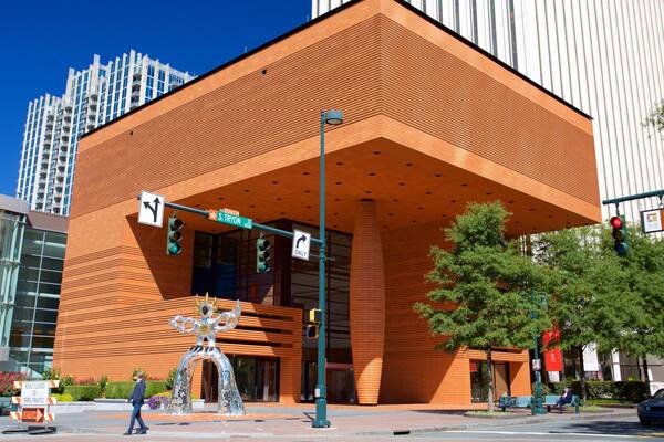 ベヒトラー近代美術館 フィーチャー 屋外アート