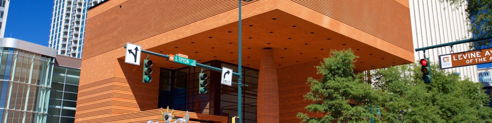 Bechtler 現代藝術博物館 其中包括 戶外藝術