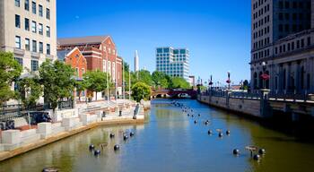 普羅維登斯生活中心 呈现出 河流或小溪 和 城市