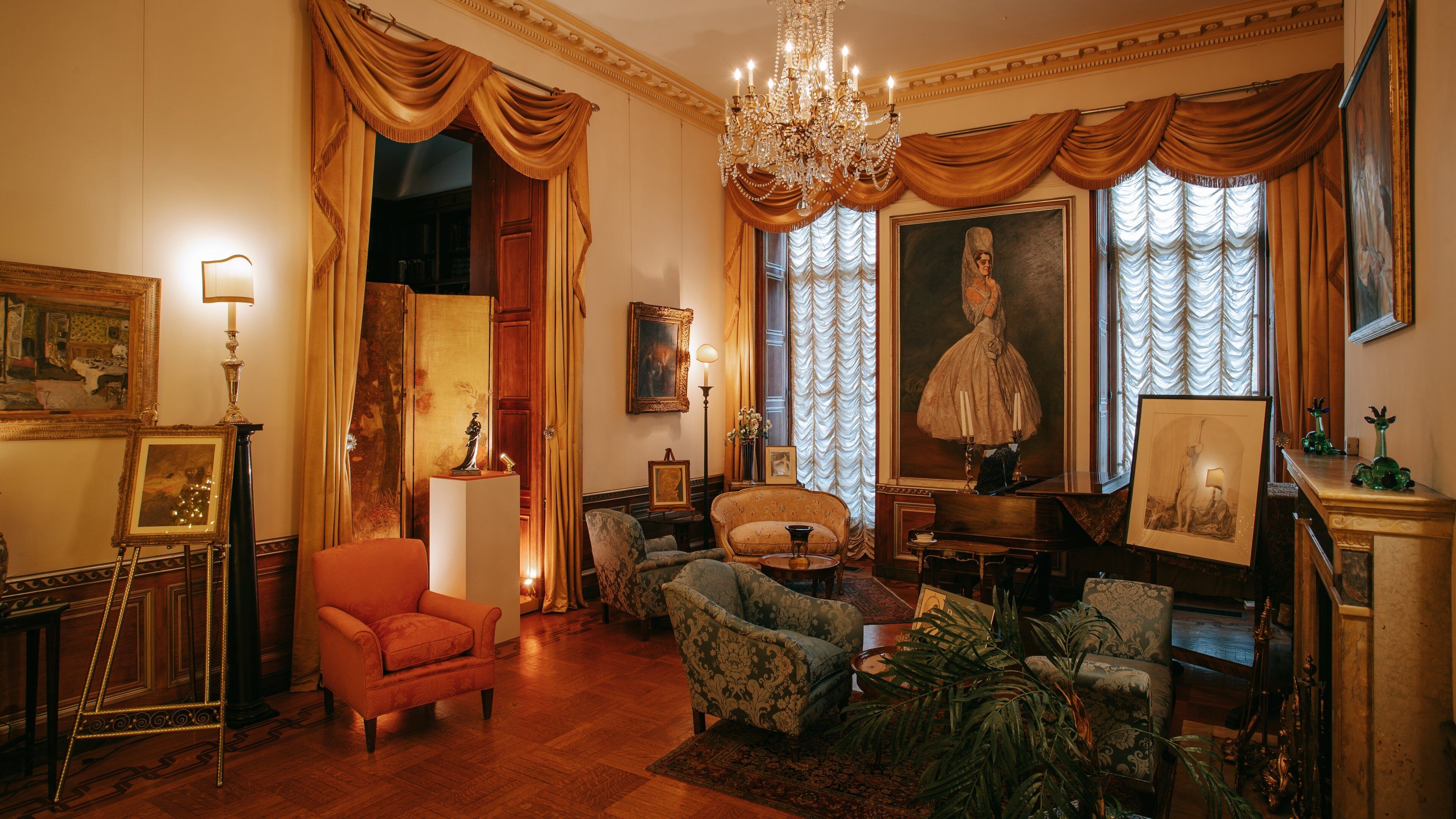 Evergreen Museum and Library showing heritage elements, interior views and art