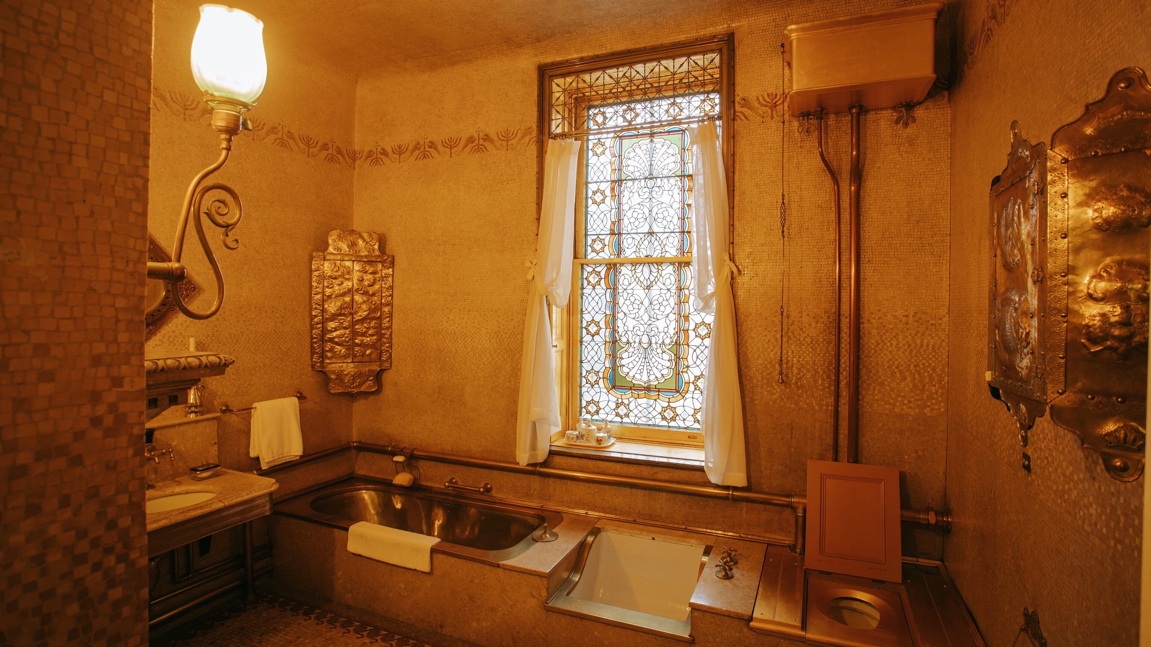 Evergreen Museum and Library showing heritage elements and interior views