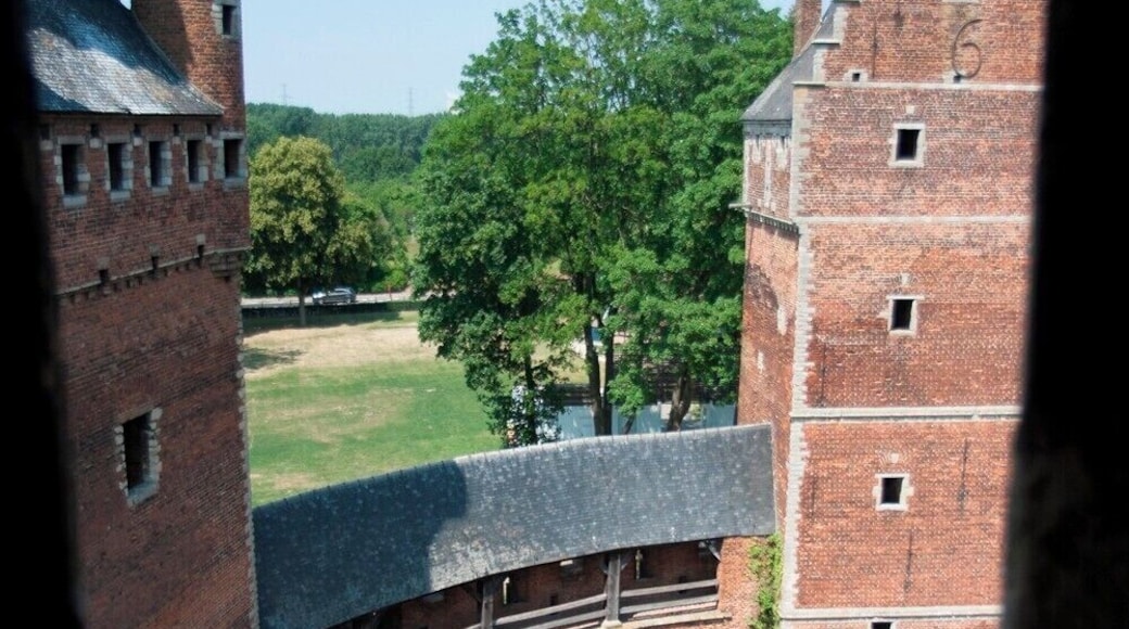 #Castle Beersel #kasteel Beersel
https://nl.wikipedia.org/wiki/Kasteel_van_Beersel