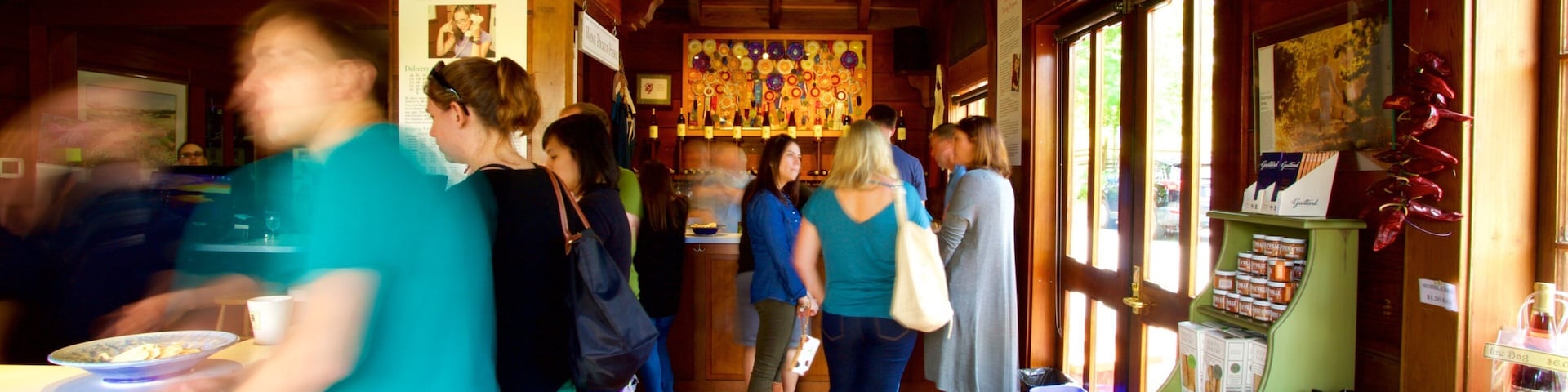 Philo que incluye vista interna y también un pequeño grupo de personas