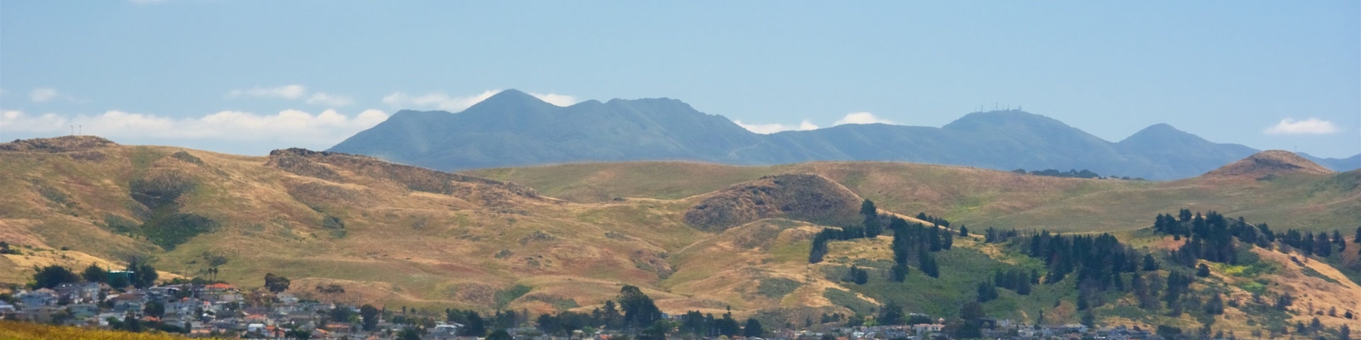Moonstone Beach Park showing general coastal views, tranquil scenes and a coastal town