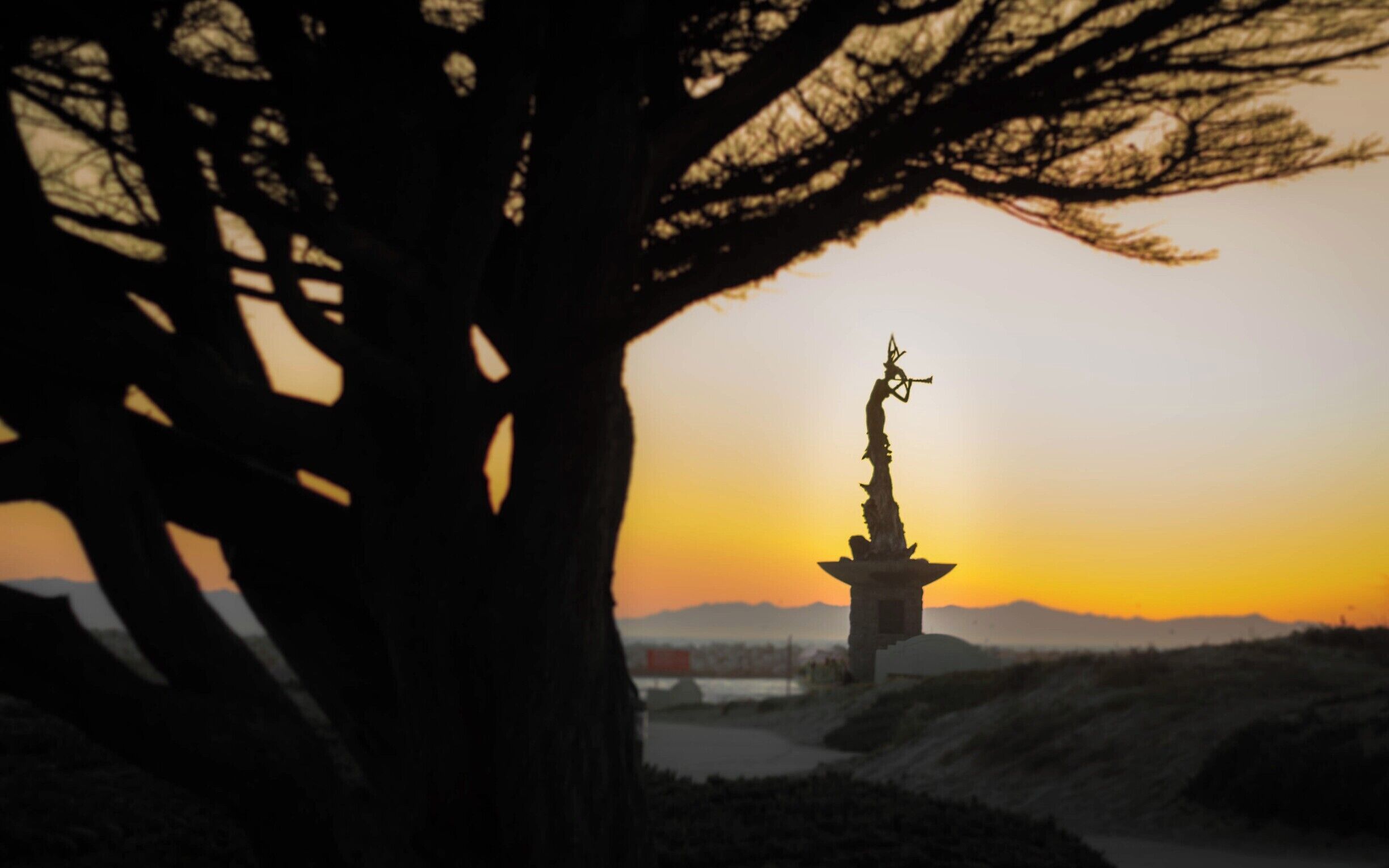 You will  never get tired watching the sunset and the ocean wave in this park.