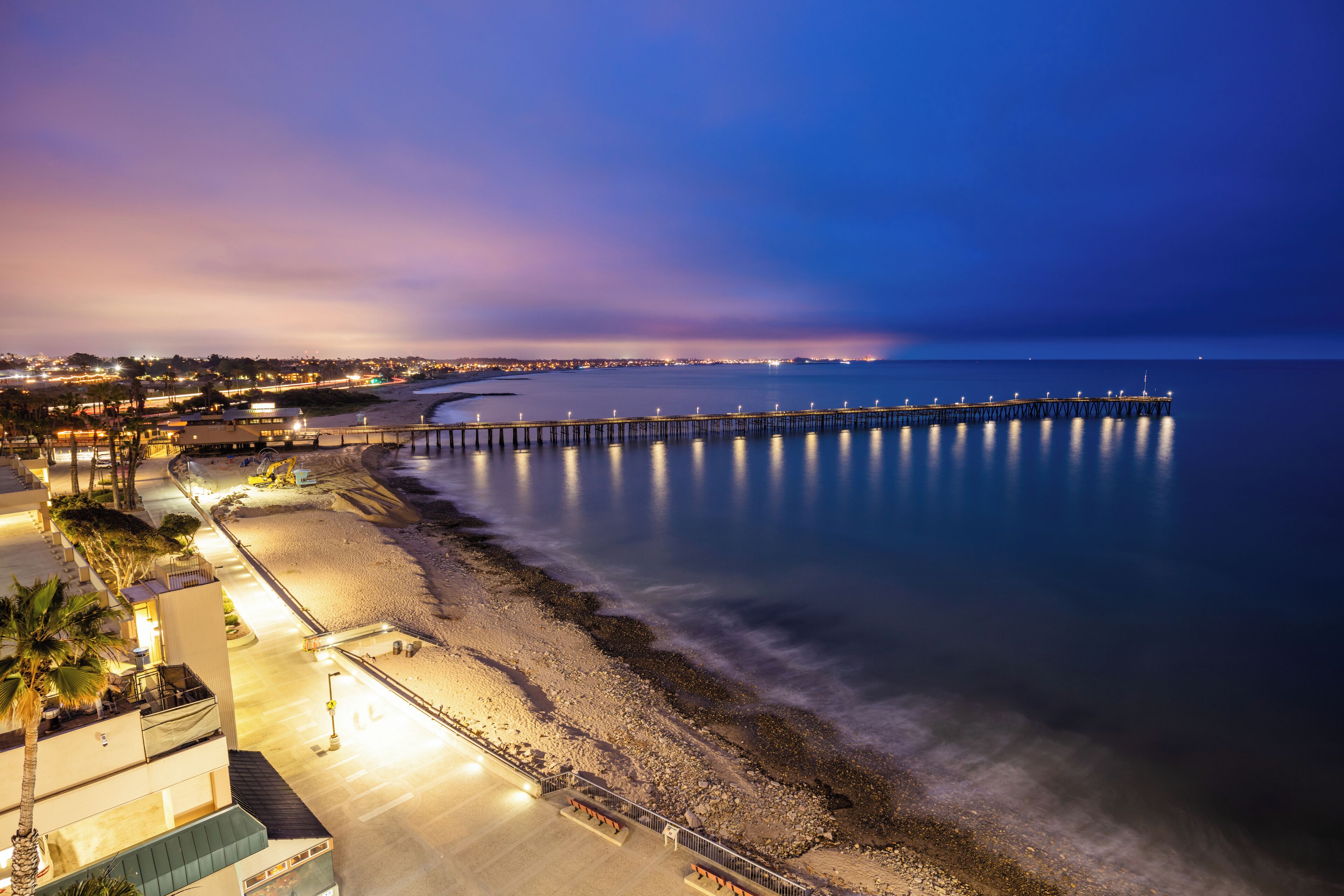 Ventura pier at night, as seen from the Crowne Plaza hotel.

#BvsCities
#urbanjungle
#TroveOn
#FindingtheUniverse
#city #travel #town #traveling #город #citybestpics #cityscapes #travelblogger #sunsetlover #travels #travelblog #traveldiary #travelawesome #travelandlife #architecture #streets #cathedral #streetphoto #tlpicks #worldtravelpics #instapassport #igtravel #urban #architecturelovers #budapest #hungary #cityscape #autumn #beautifuldestinations #cities
