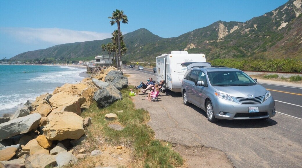 Our family of 5 took a 3 week long road trip down the west coast, along the way we make sure to stop and enjoy the scenery. Check out more of our trip here: https://www.youtube.com/watch?v=IDgTd5eWvWw
Ventura city beach is a great place to stop if your traveling down the 101 and get a bit of rest from traveling.
#LifeAtExpedia