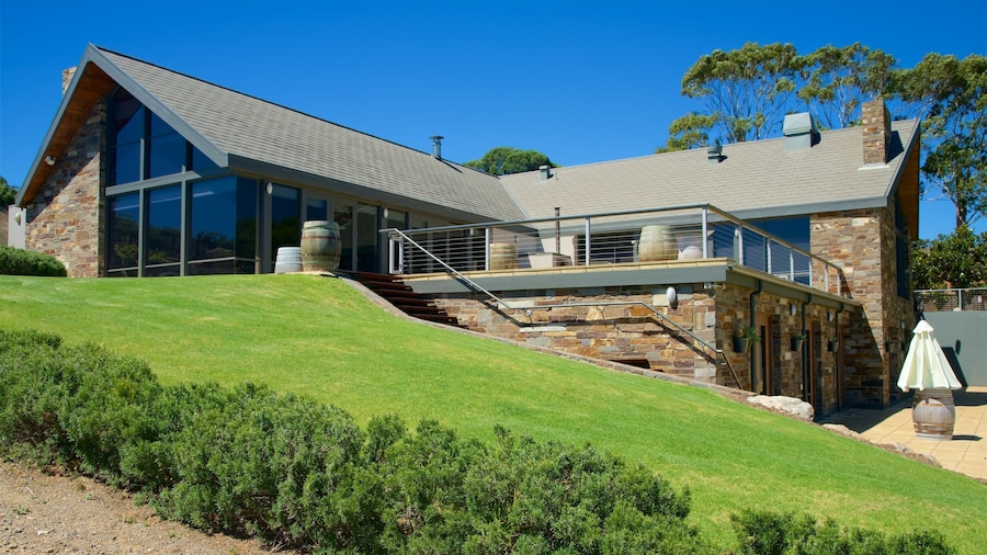 Chapel Hill Winery showing a house