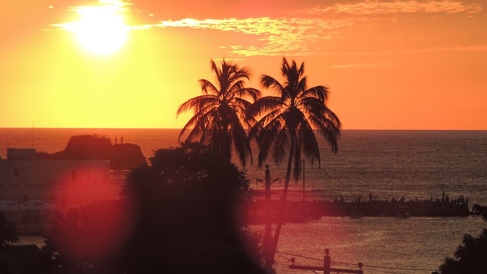The bay of San Juan del Sur at Sunset (with no cruise ships floating by - score!)
#adventure
#surftowns #overlanding #roadtrip #panamerican