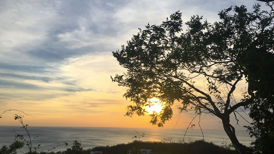 #sunset #beach 😻
#Goldenhour
#BeachBound
#waterlust
#LifeatExpedia
