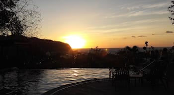 Pelican Eyes Resort in San Juan del Sur, Nicaragua. Amazing infinity pool with a bar. The perfect place to watch a sunset in SJDS. #sunsets #surfsudsandsights #travel #Nicaragua